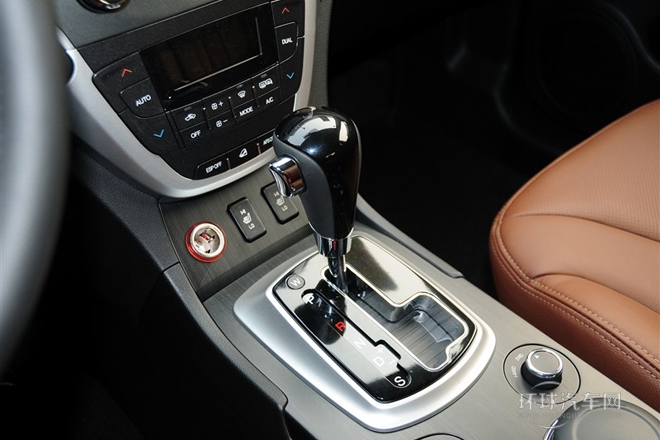 2013款 1.8T 自動四驅尊貴版