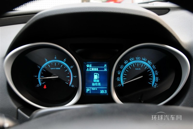 2013款 1.8T 自動四驅尊貴版