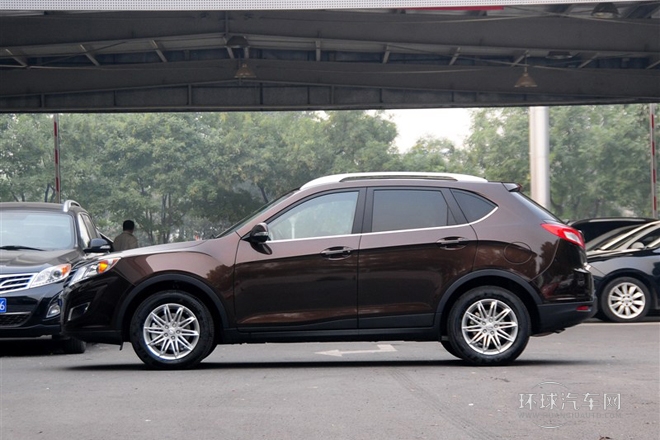 2013款 1.8T 自動四驅尊貴版