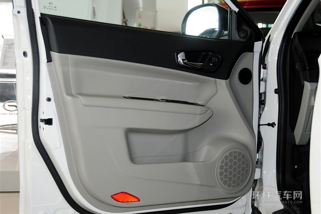 2013款 2.0L 自動兩驅淺內特別版