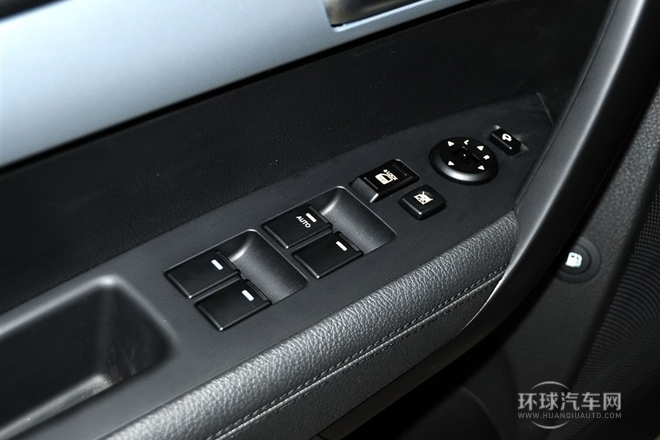 2013款 2.4 7座汽油豪華版