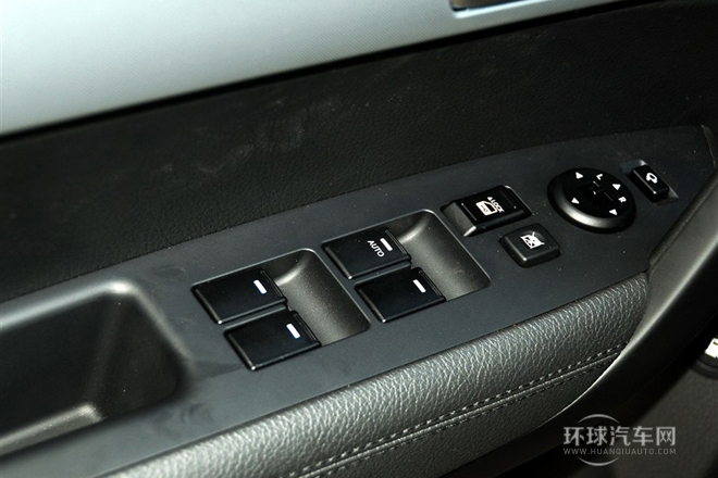 2013款 2.4 5座汽油豪華版