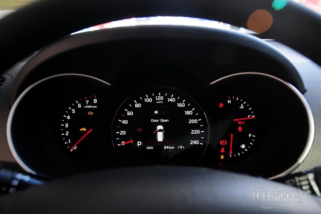 2013款 2.4 5座汽油豪華版