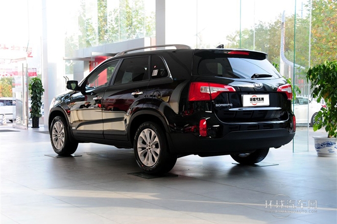 2013款 2.4 5座汽油豪華版