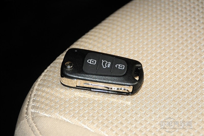 2013款 2.4 7座汽油舒適版