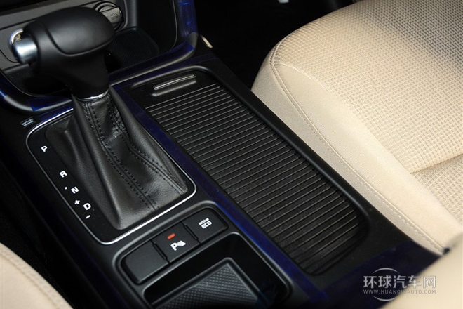 2013款 2.4 7座汽油舒適版