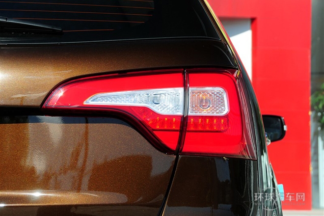 2013款 2.4 7座汽油舒適版