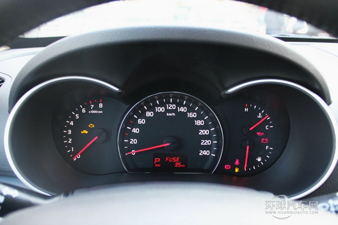 2013款 2.4 5座汽油舒適版