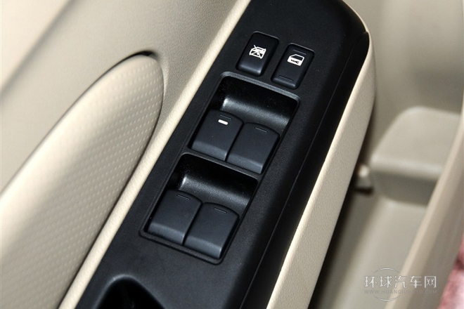 2013款 1.6L 手動(dòng)時(shí)尚版