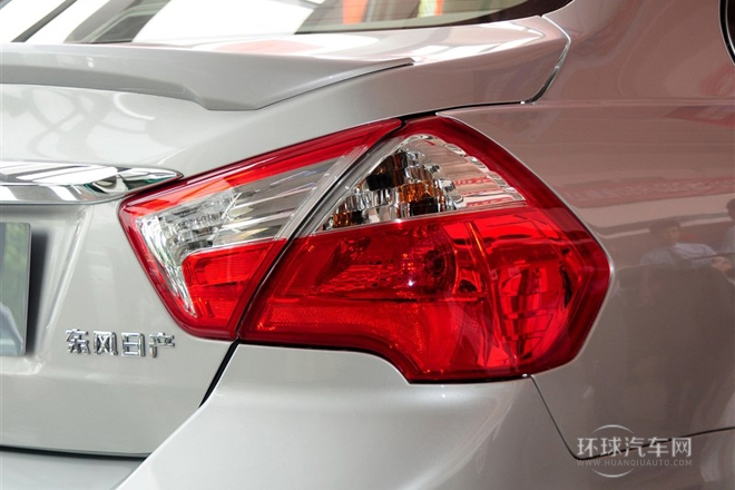 2013款 1.6L 手動時尚版