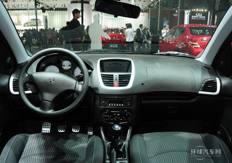 2013款 CROSS 1.6L 手動(dòng)馭樂(lè)型