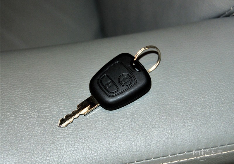 2011款 三廂 1.4L 手動(dòng)馭樂版