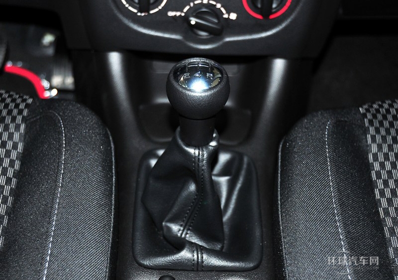 2011款 三廂 1.4L 手動(dòng)馭樂版