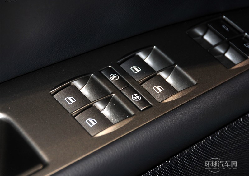 2012款 3.0L 商務型