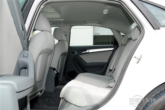 2013款 35 TFSI 自動標(biāo)準(zhǔn)型