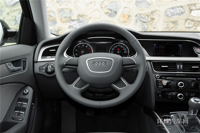 2013款 30 TFSI 手動舒適型