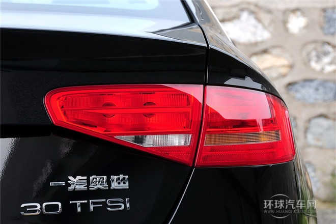 2013款 30 TFSI 手動舒適型