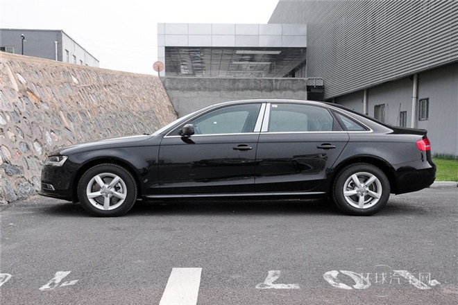 2013款 30 TFSI 手動舒適型