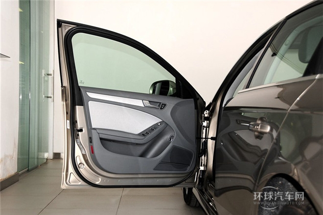 2015款 30 TFSI 自動舒適型