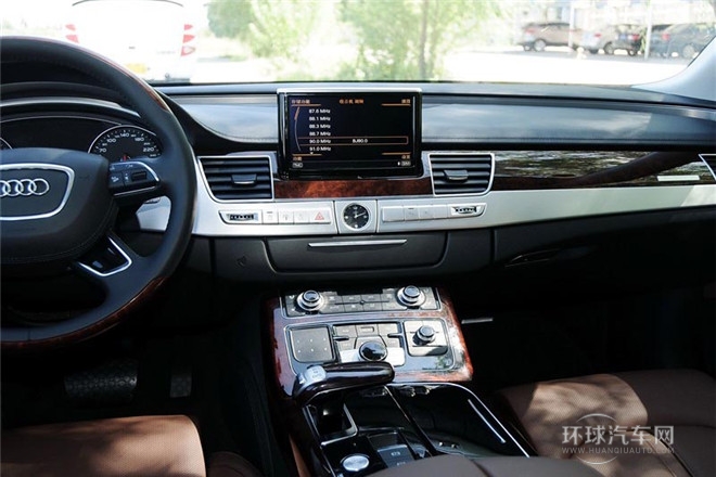 2013款 A8L 55 TFSI quattro尊貴型