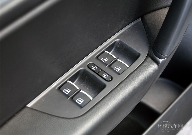 2011款 3.0TSI V6 舒適型