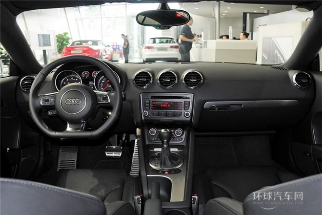 2013款 TT Coupe 45 TFSI 白色經(jīng)典版