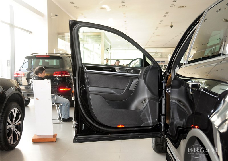 2014款 3.0TSI V6 黑色探險者