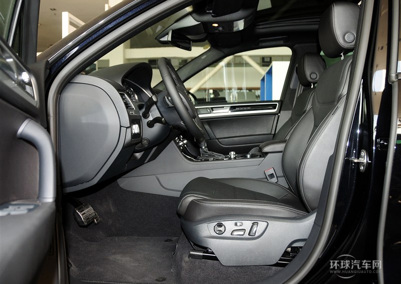 2014款 3.0TSI V6 黑色探險者