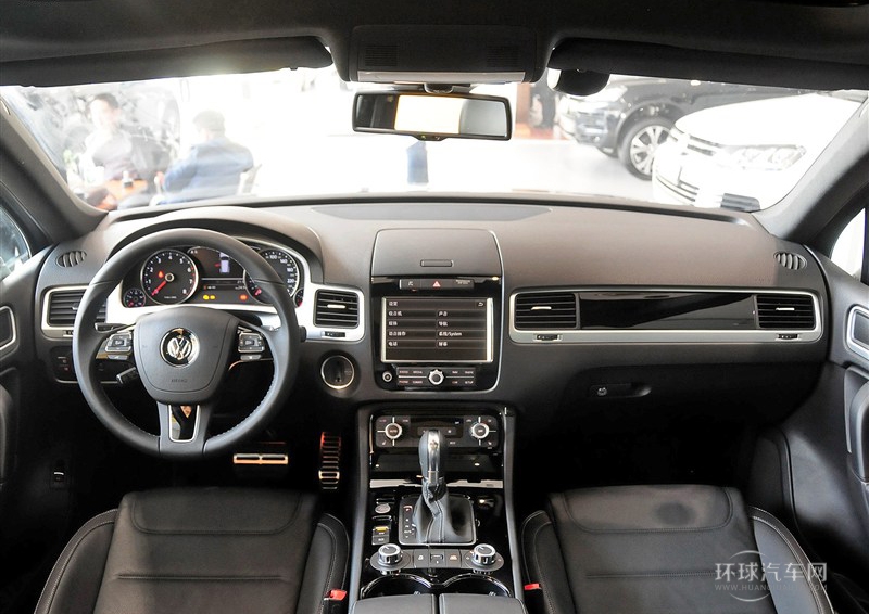 2014款 3.0TSI V6 黑色探險者