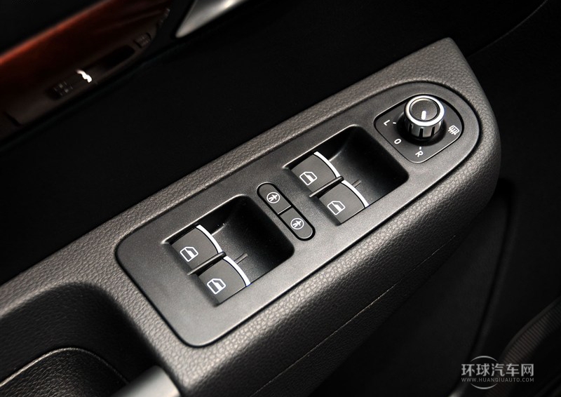 2013款 2.0TSI 舒適型 歐V