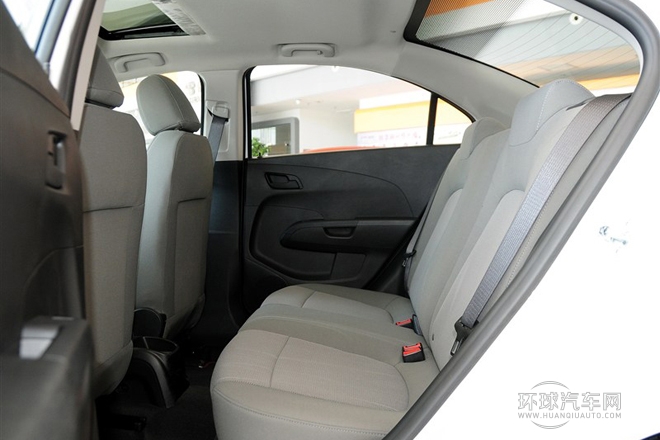 2013款 三廂 1.4L AT 天窗版