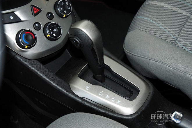 2013款 三廂 1.4L AT 天窗版