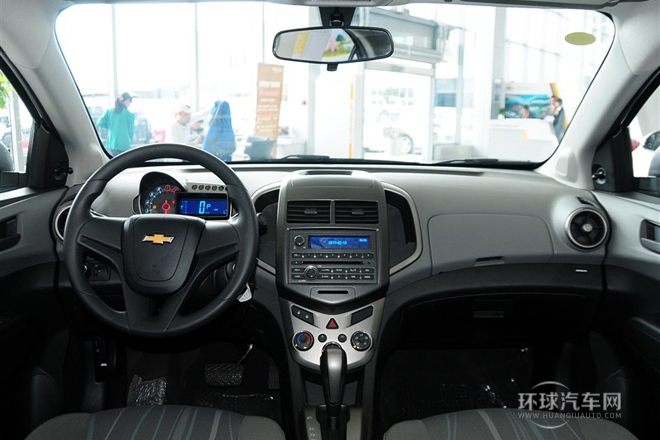 2013款 三廂 1.4L AT 天窗版