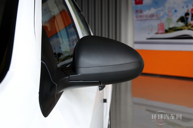 2013款 三廂 1.4L AT 天窗版