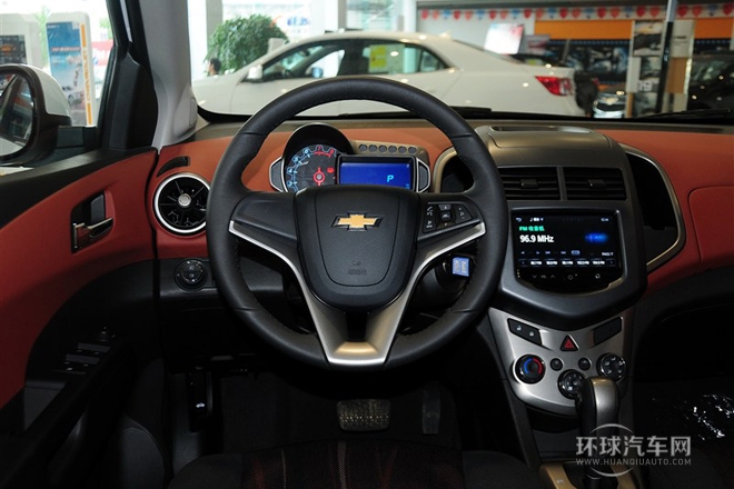 2013款 三廂 1.6L AT SX 風尚影音版