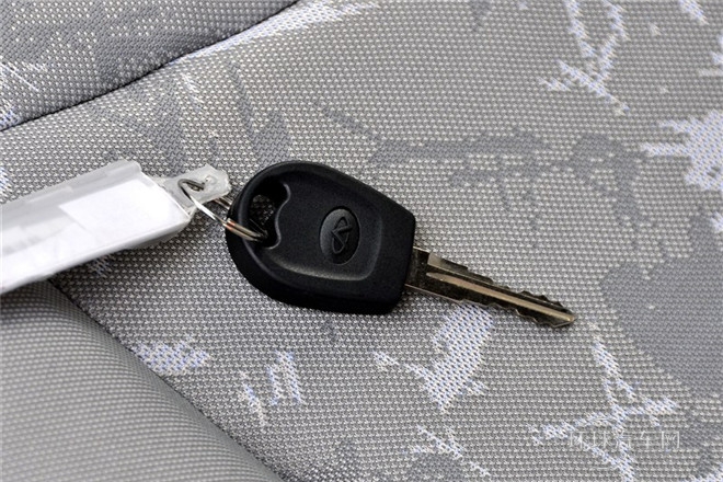 2012款 夢想版 0.8L 手動夢想型