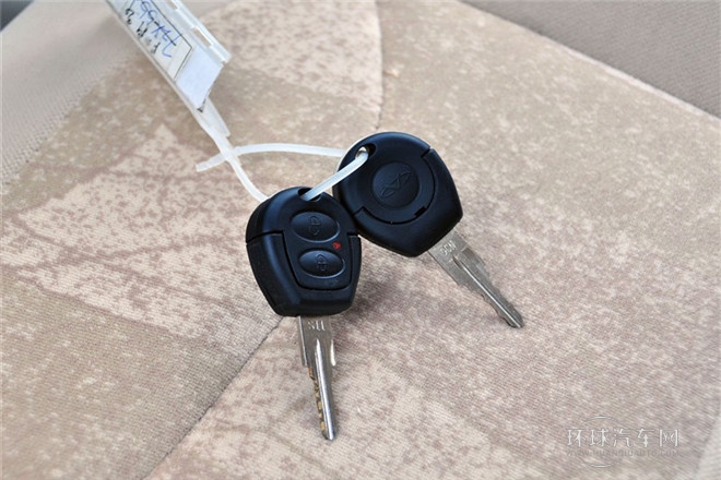 2012款 時(shí)尚版 1.0L 手動(dòng)啟航型