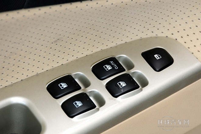 2012款 1.5L 手動豪華型