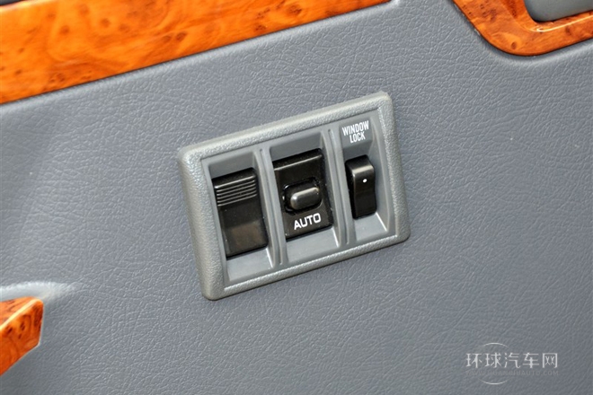 2010款 2.0L標準軸高級版V19