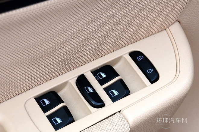 2012款 1.5T 手動兩驅(qū)豪華型