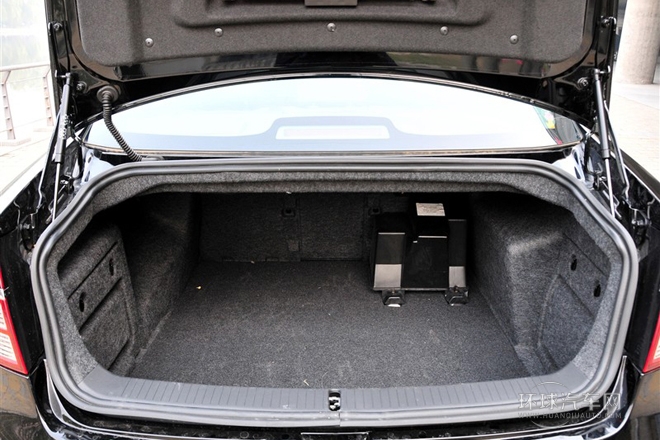 2011款 2.0T 自動(dòng)旗艦型