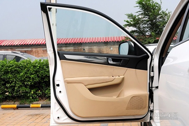 2012款 1.5T 自動兩驅豪華型