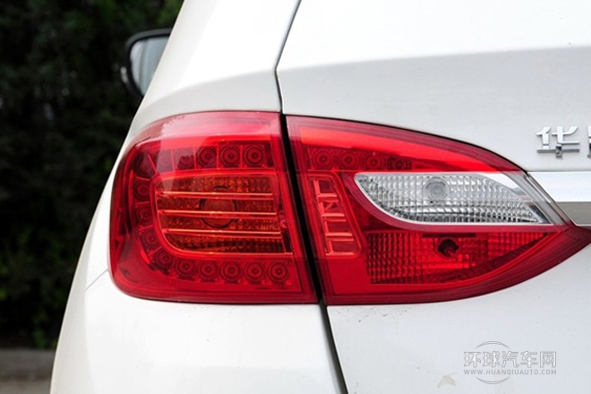 2012款 1.5T 自動兩驅豪華型