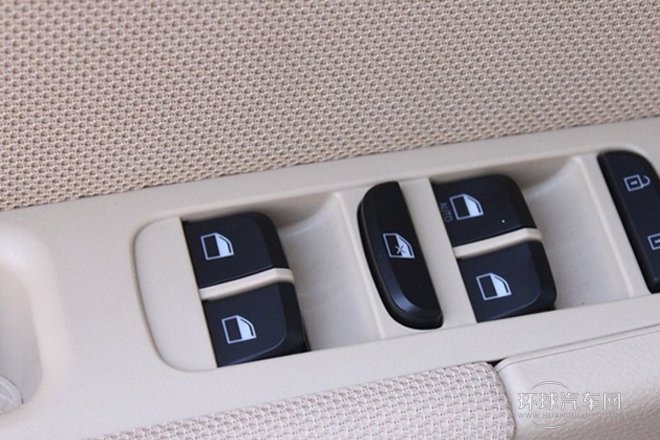 2012款 1.5T 自動四驅豪華型