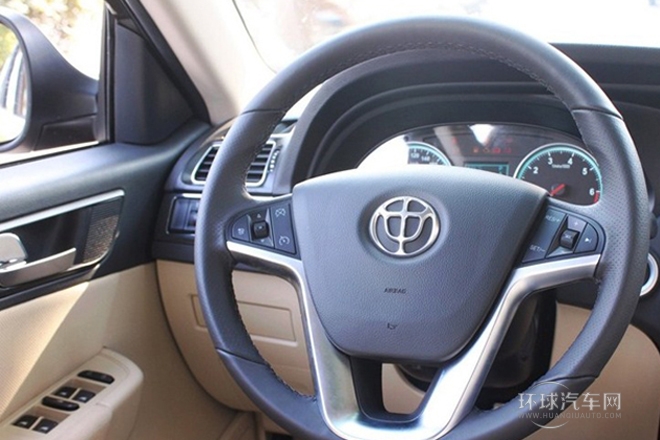 2012款 1.5T 自動四驅(qū)豪華型