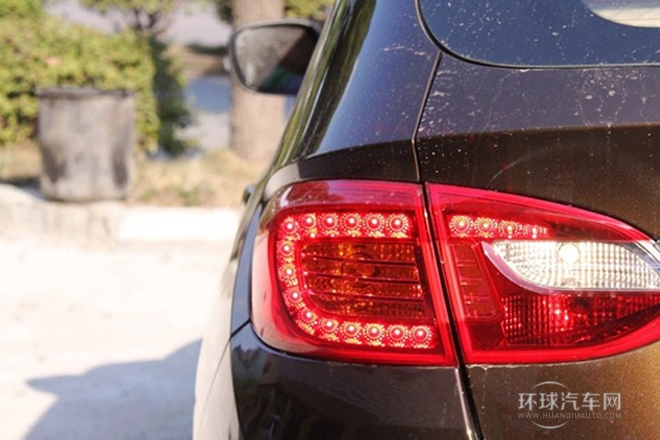 2012款 1.5T 自動四驅(qū)豪華型