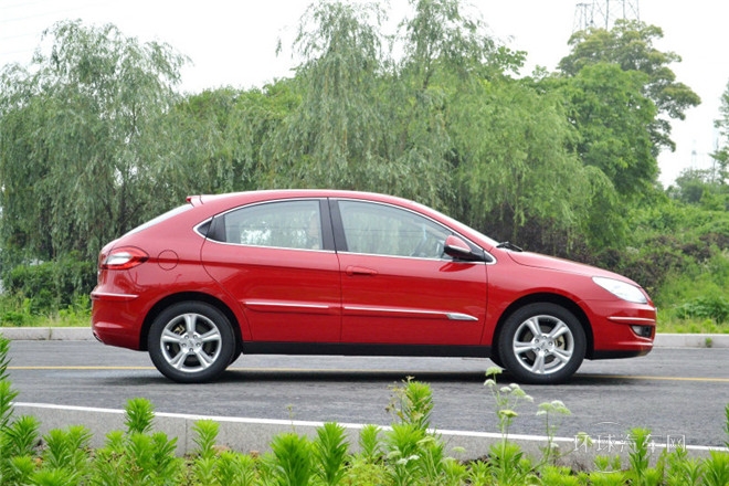 2012款 兩廂 1.6L CVT進(jìn)取型