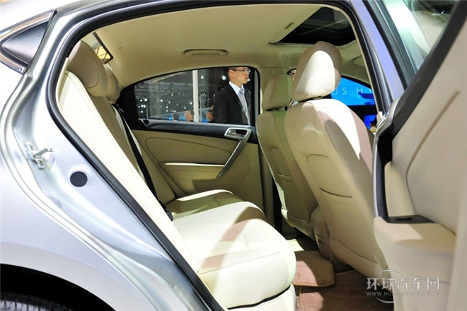 2012款 三廂 1.6L CVT尊貴型