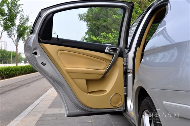 2010款 改款三廂 1.6L 手動尊貴型