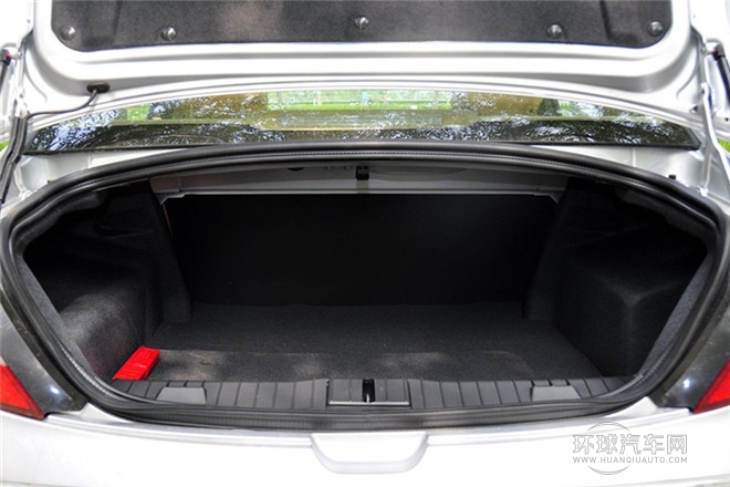 2010款 改款三廂 1.6L 手動尊貴型